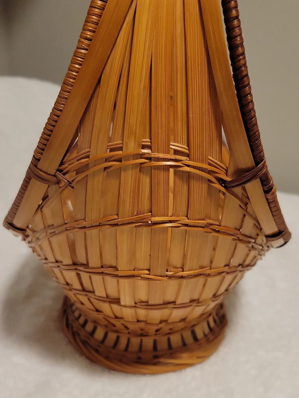 Vintage Woven Decorative Wicker Rattan Boat Shaped Basket & Handle Honey Brown.
